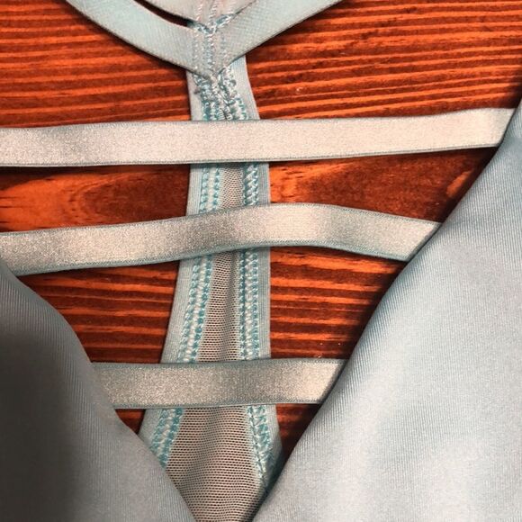 NWOT Victoria’s Secret Sports Bra Size Medium - Picture 2 of 6